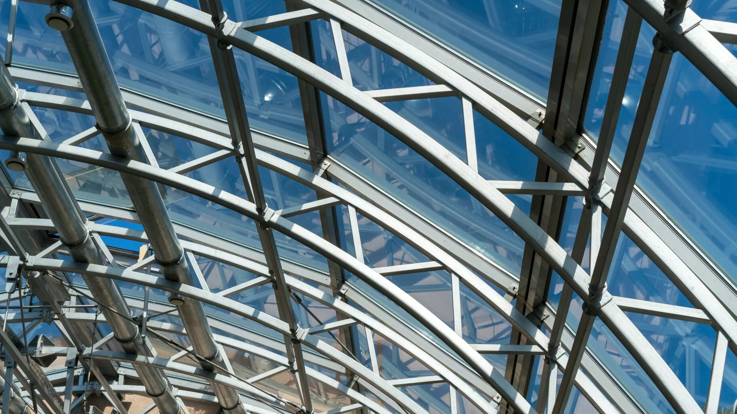 A ceiling of a building made with polycarbonate glass